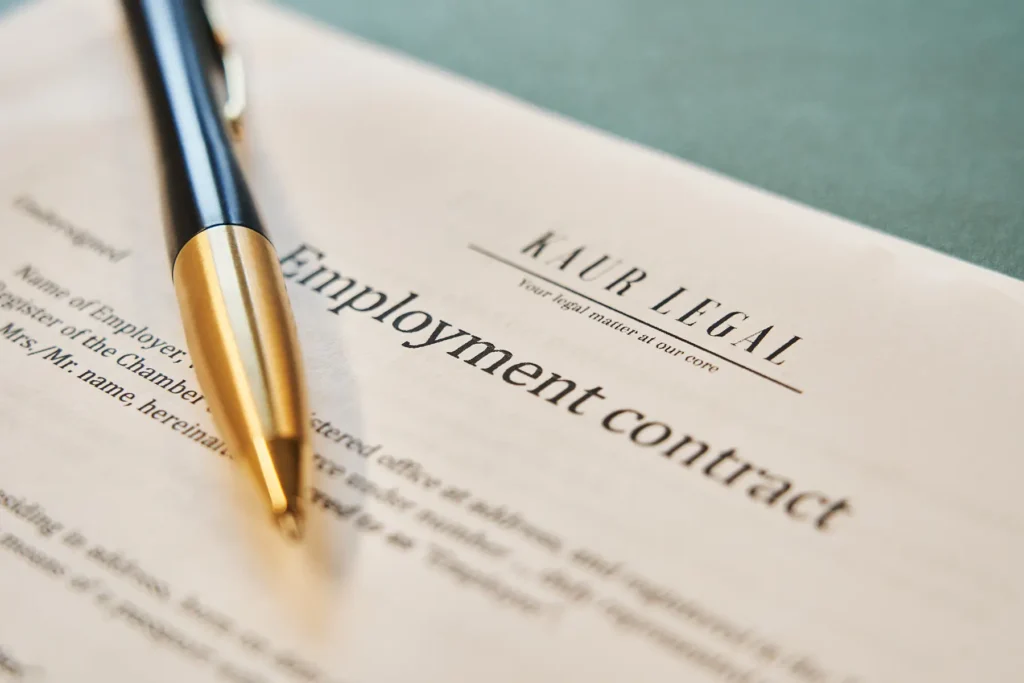 Employment_contract_with_pen