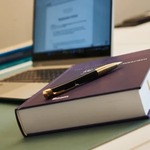 Notebook_with_pen_on_top
